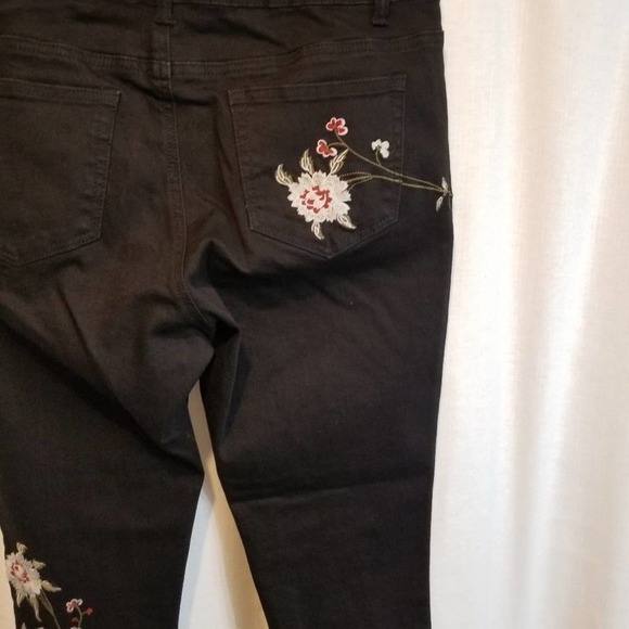 𝅺New black embroidered floral jeans high rise‎ size 12 - Picture 6 of 6